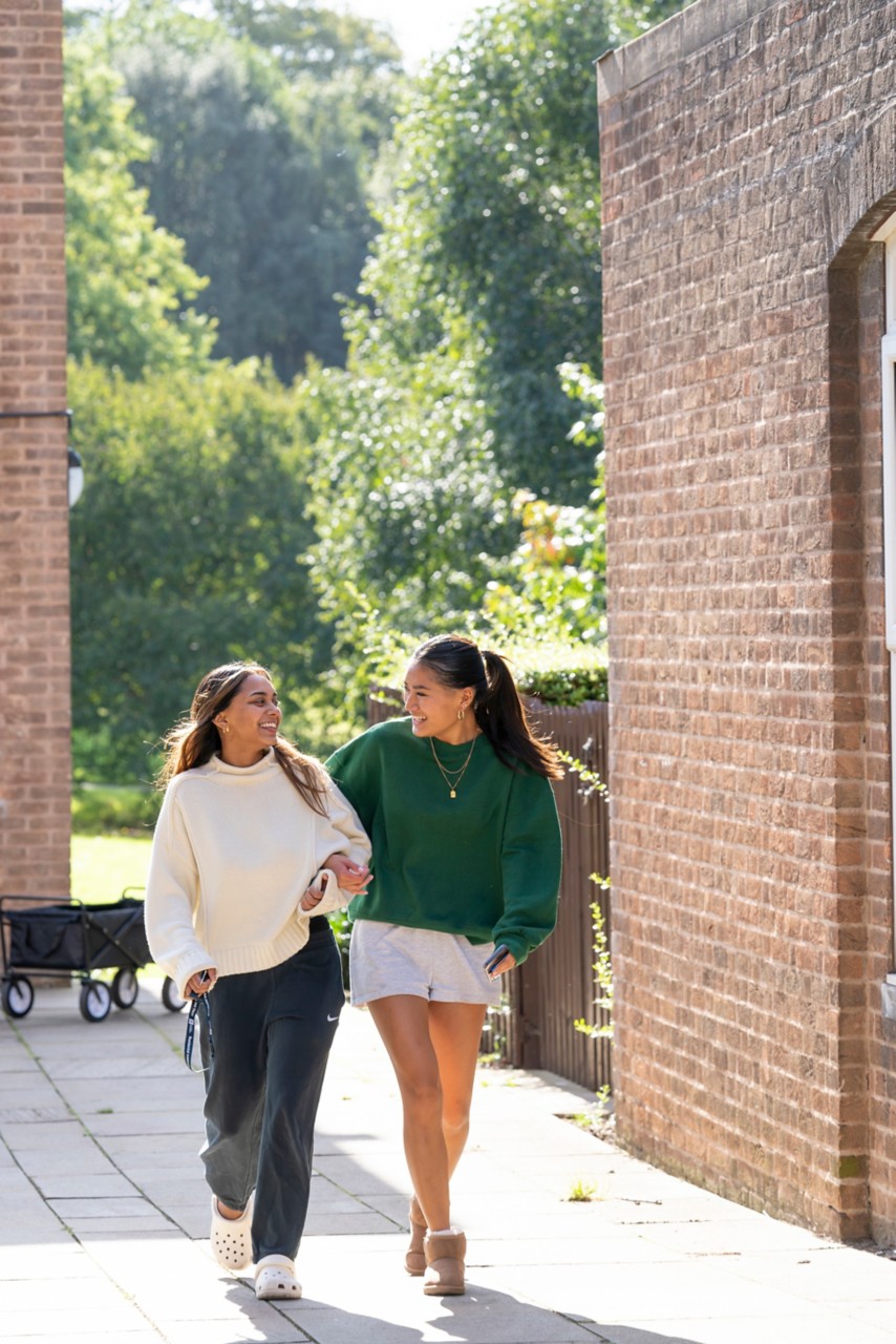 Students arriving to their accommodation on University Park